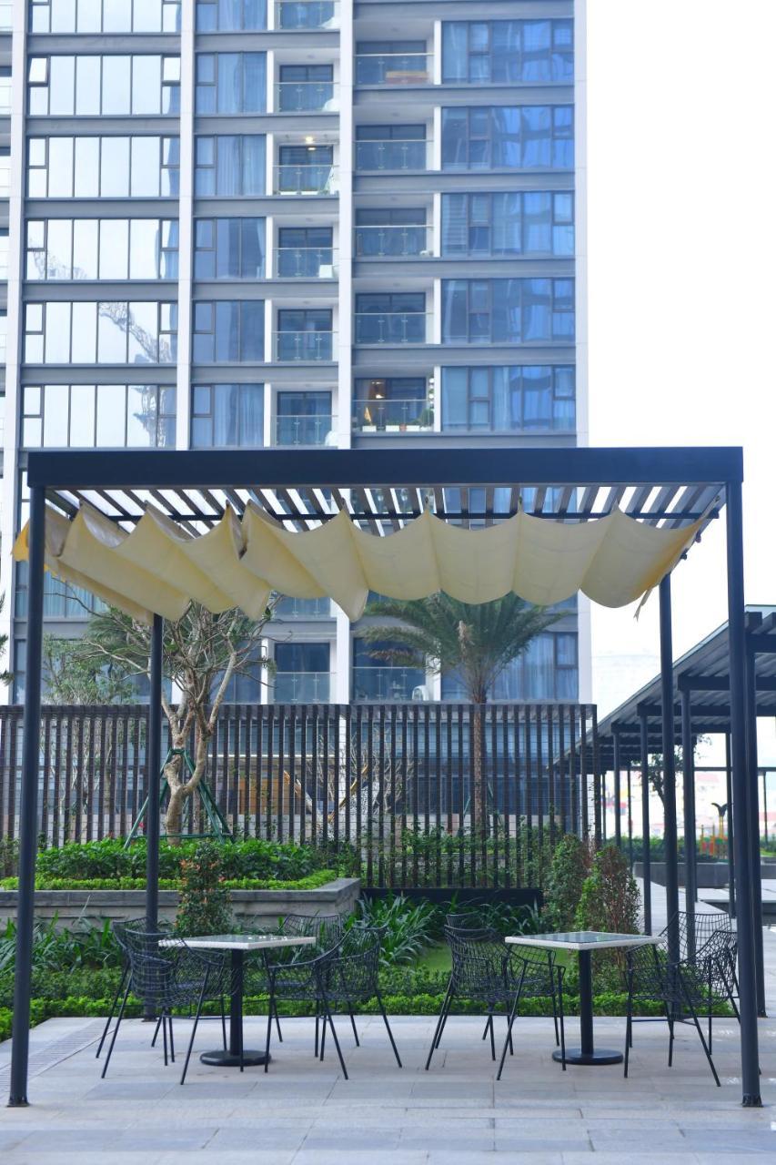 Hi-Home Suites - Vinhomes Metropolis ハノイ市 エクステリア 写真