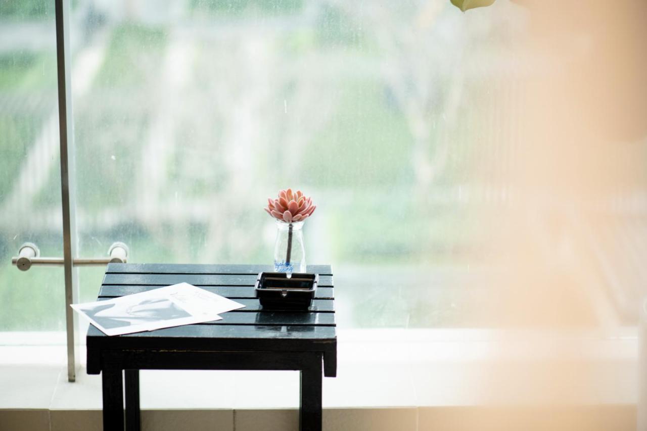 Hi-Home Suites - Vinhomes Metropolis ハノイ市 エクステリア 写真